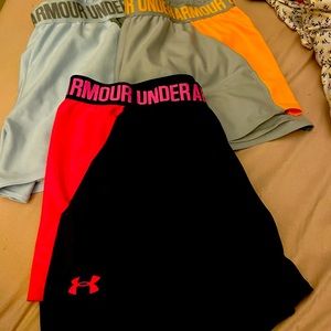Under armor size L short lot